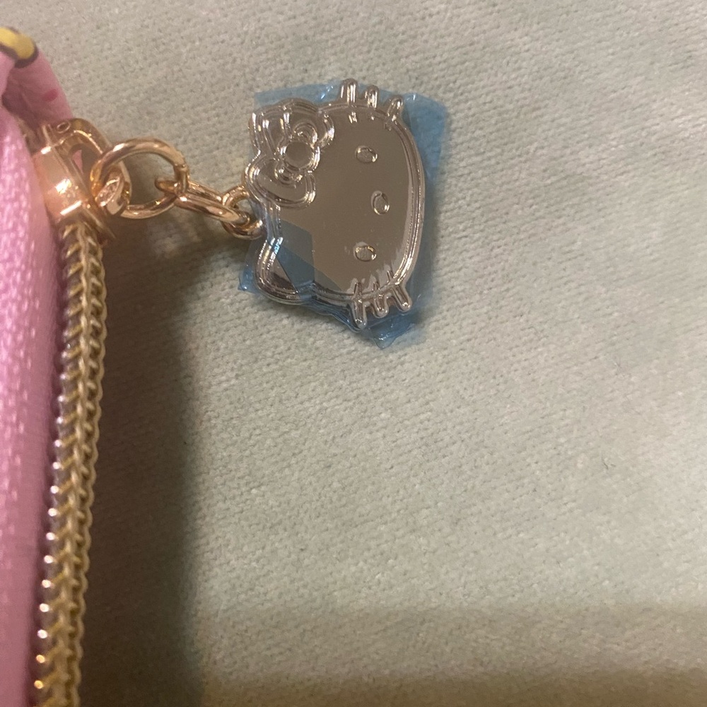 NWOT Hello Kitty Pink Hearts Zip Around Wallet - Picture 2 of 4